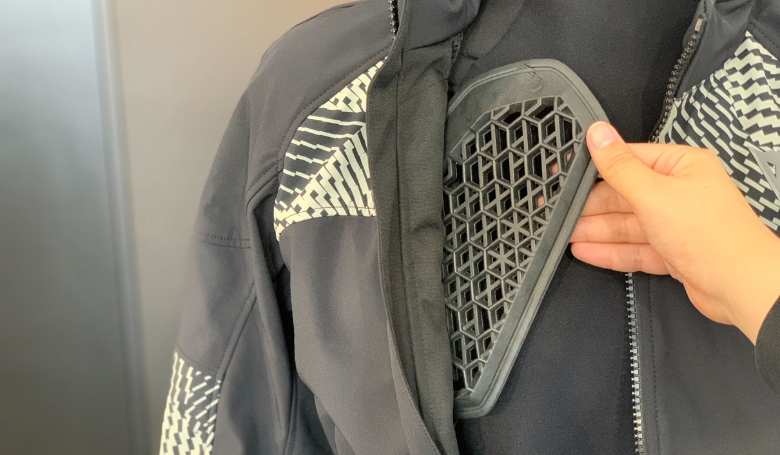 春秋の新定番モデルIGNITE 2 TEX JACKET 類似モデルとの違いは？